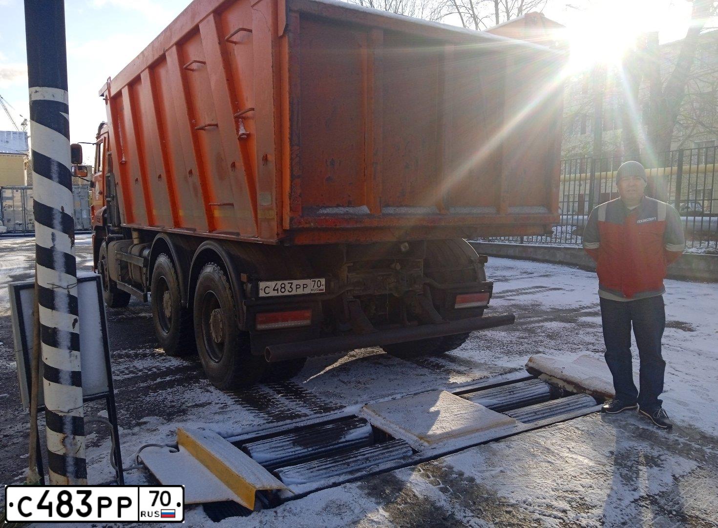 Фото автомобиля KAMAZ 6520 /6X4/, 2020 — госномер С483РР70. Цвет: Оранжевый