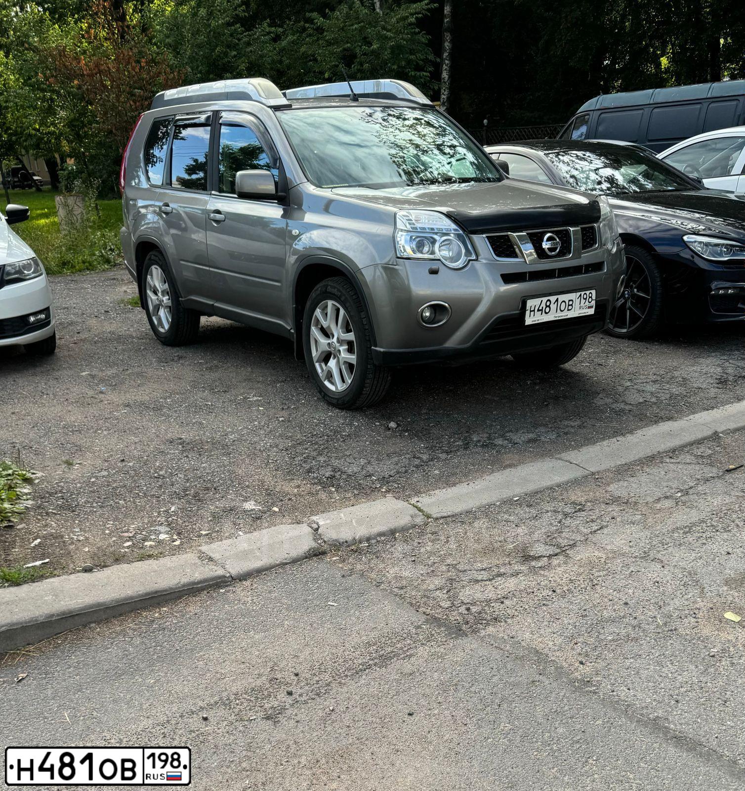 Фото автомобиля NISSAN X-TRAIL, 2013 — госномер Н481ОВ198