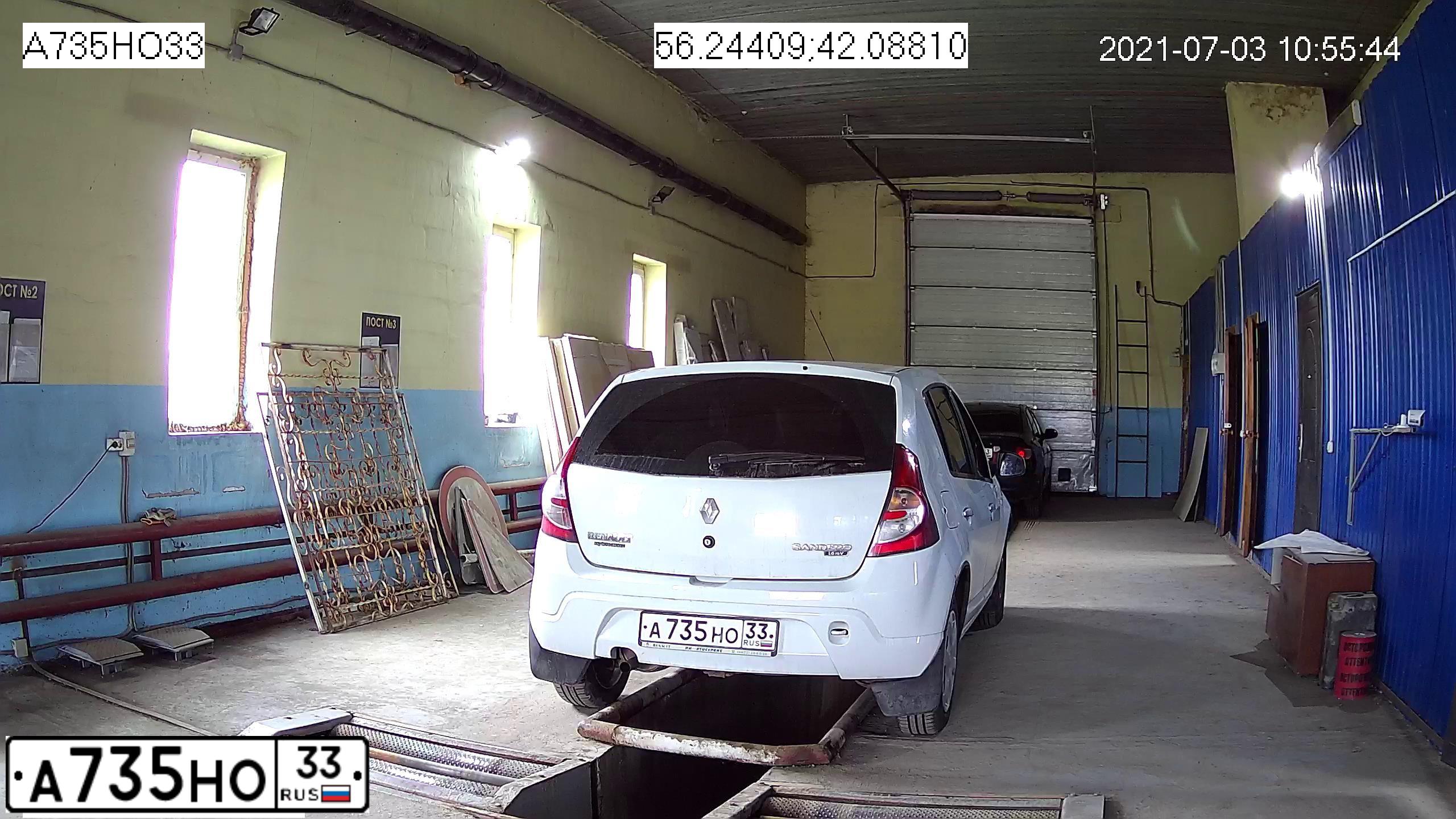 Фото автомобиля RENAULT SANDERO, 2011 — госномер А735НО33. Цвет: БЕЛЫЙ