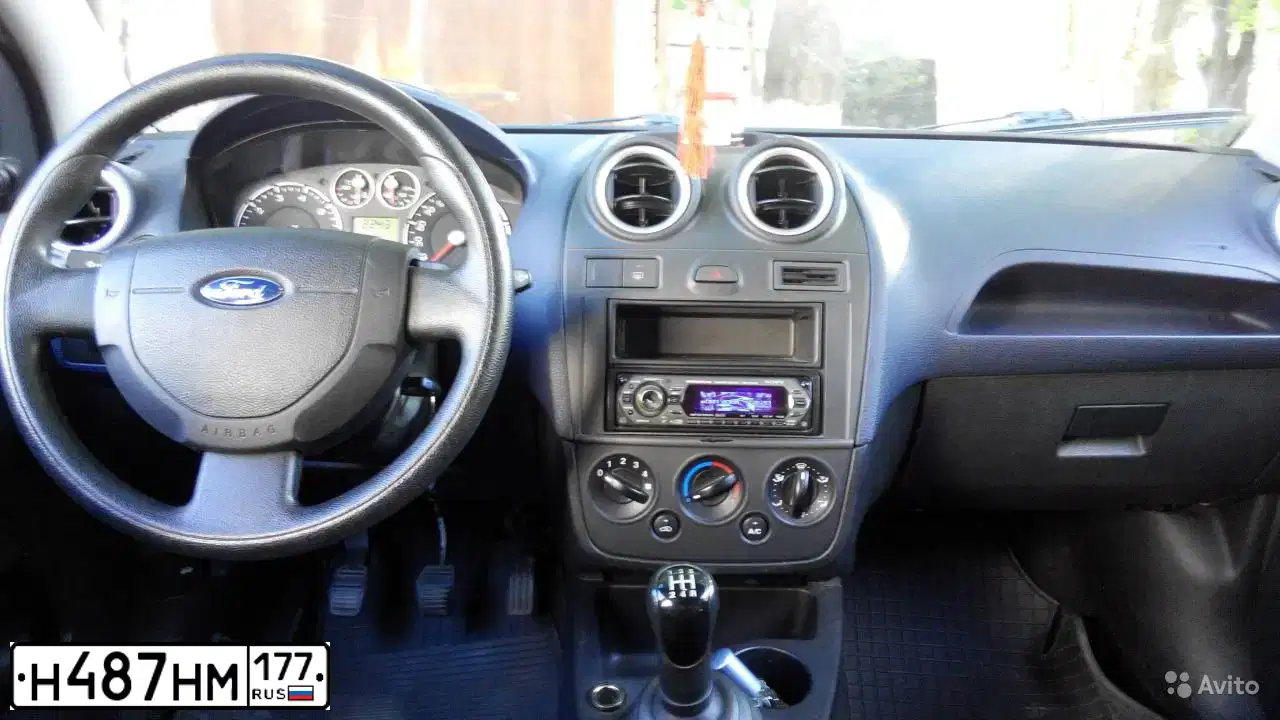 Фото автомобиля FORD FIESTA / ASPIRE, 2006 — госномер Н487НМ177. Цвет: Серебристый
