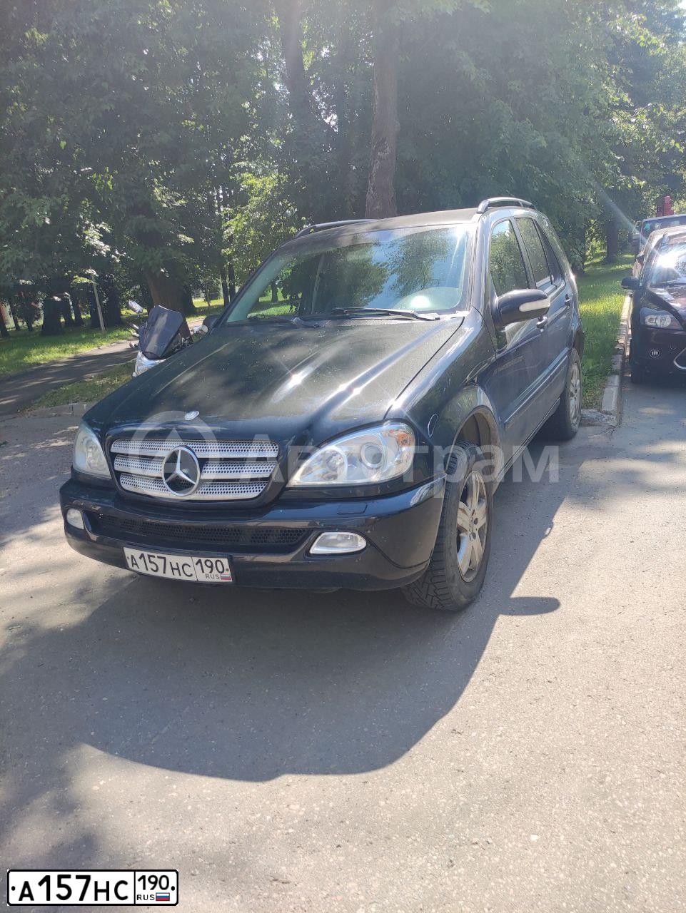 Фото автомобиля MERCEDES M-KLASSE, 2004 — госномер А157НС190. Цвет: ЧЕРНЫЙ