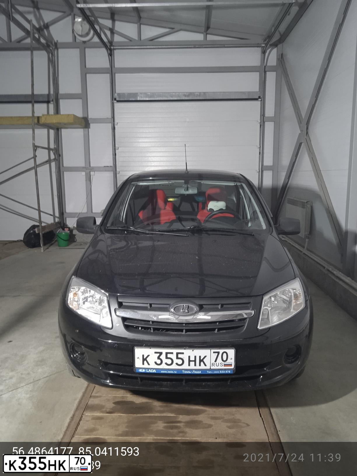 Фото автомобиля LADA 2190 GRANTA, 2013 — госномер К355НК70. Цвет: ЧЕРНЫЙ