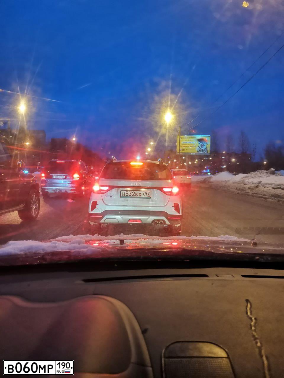 Фото автомобиля VOLVO XC60, 2010 — госномер В060МР190. Цвет: БЕЖЕВЫЙ