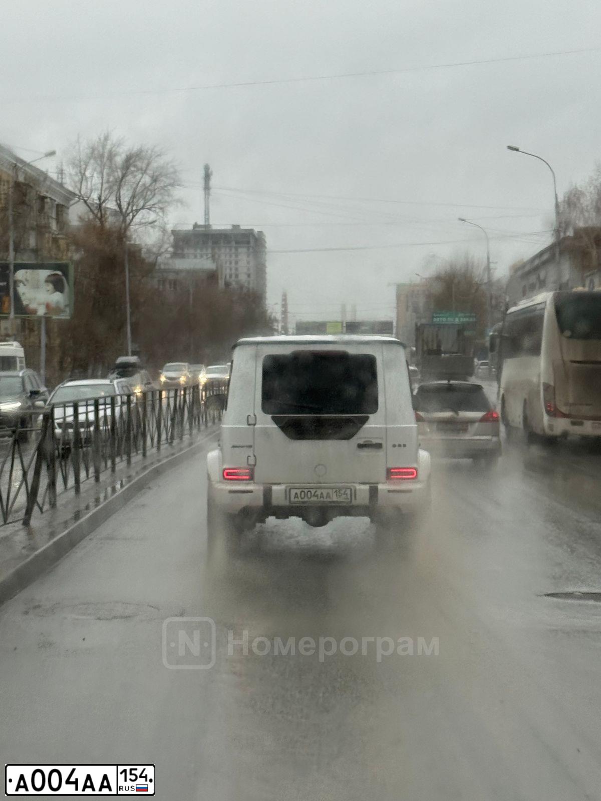 Фото автомобиля BMW X7, 2019 — госномер А004АА154. Цвет: ЧЕРНЫЙ