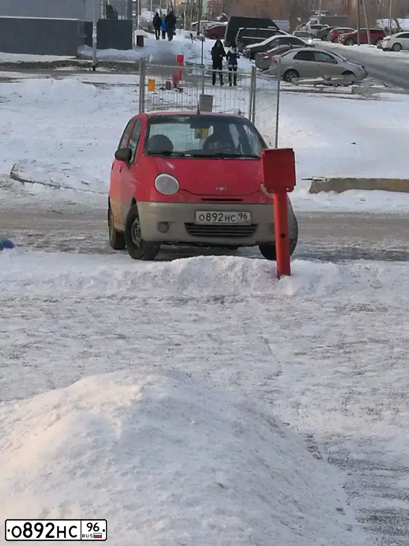 Фото автомобиля DAEWOO MATIZ, 2007 — госномер О892НС96. Цвет: Красный