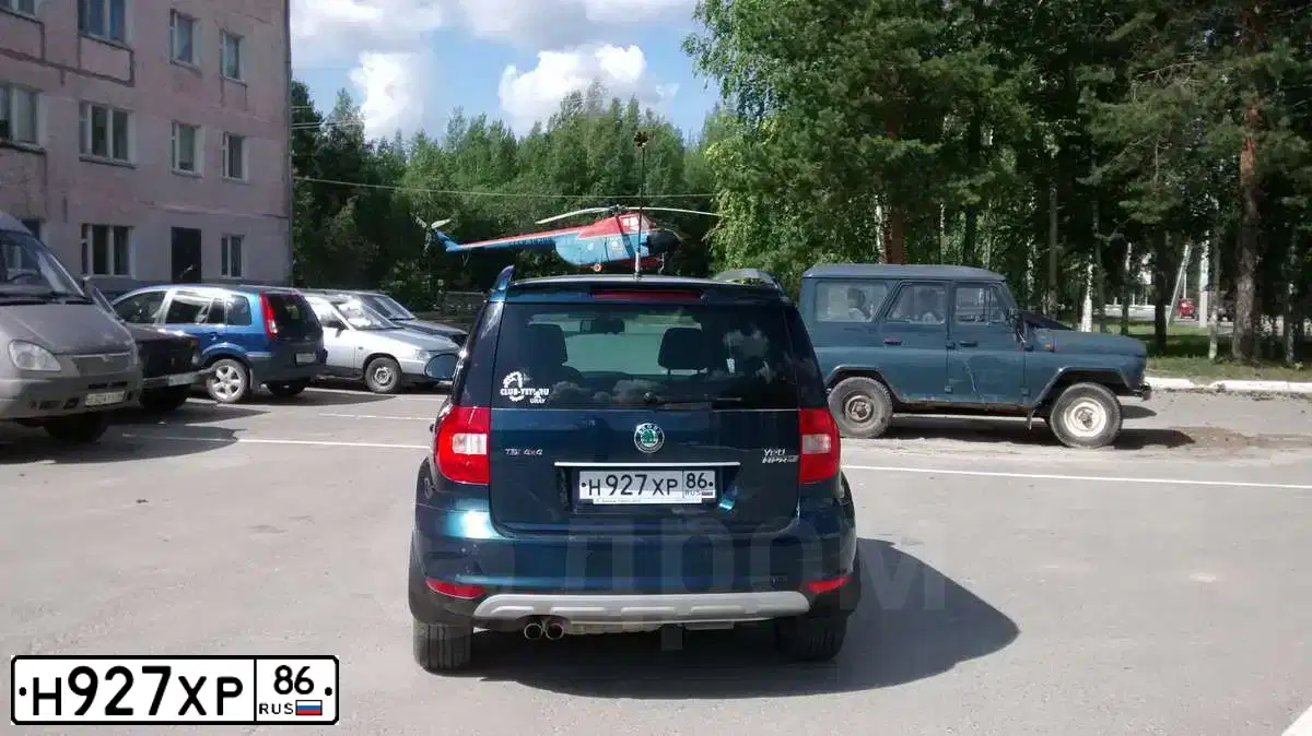 Фото автомобиля SKODA YETI, 2012 — госномер Н927ХР86. Цвет: СИНИЙ
