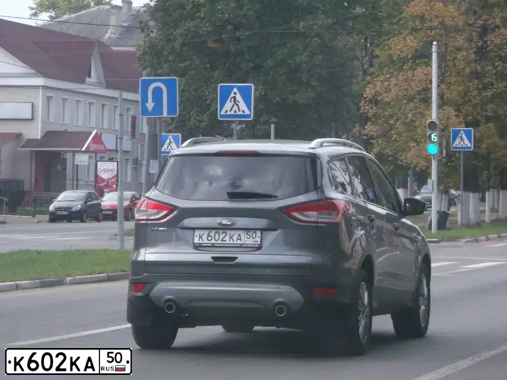 Фото автомобиля FORD KUGA, 2013 — госномер Е322УА797. Цвет: СЕРЫЙ