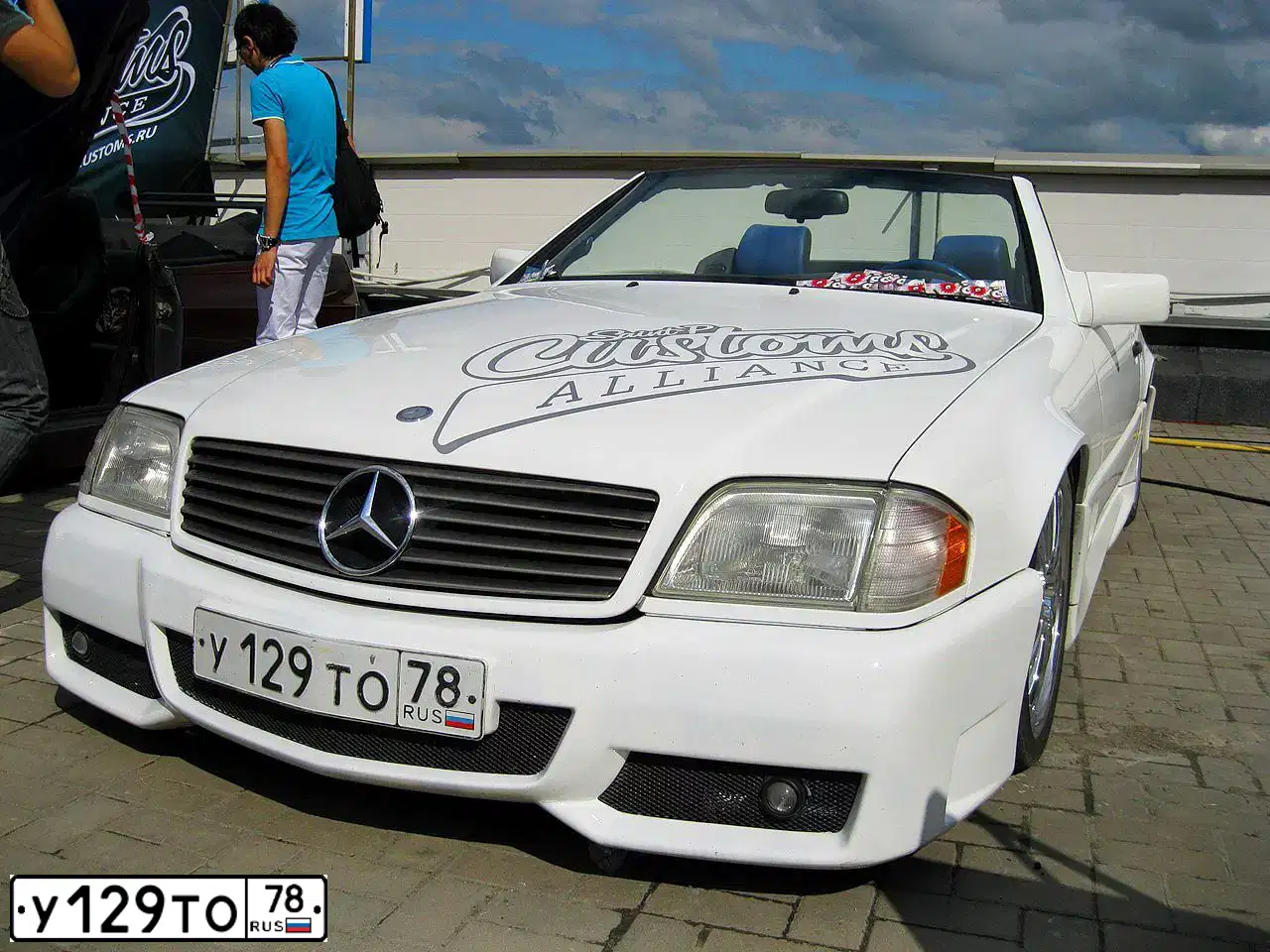 Фото автомобиля MERCEDES-BENZ SL-CLASS, 1995 — госномер С009АТ198. Цвет: Белый