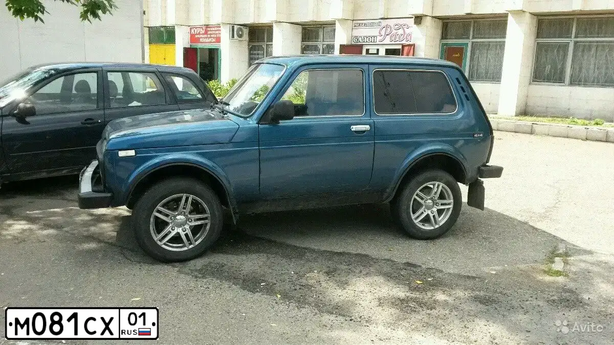 Фото автомобиля LADA 1117 KALINA, 2009 — госномер М081СХ01. Цвет: ТЕМНЫЙ СИНЕ-ФИОЛЕТОВЫЙ