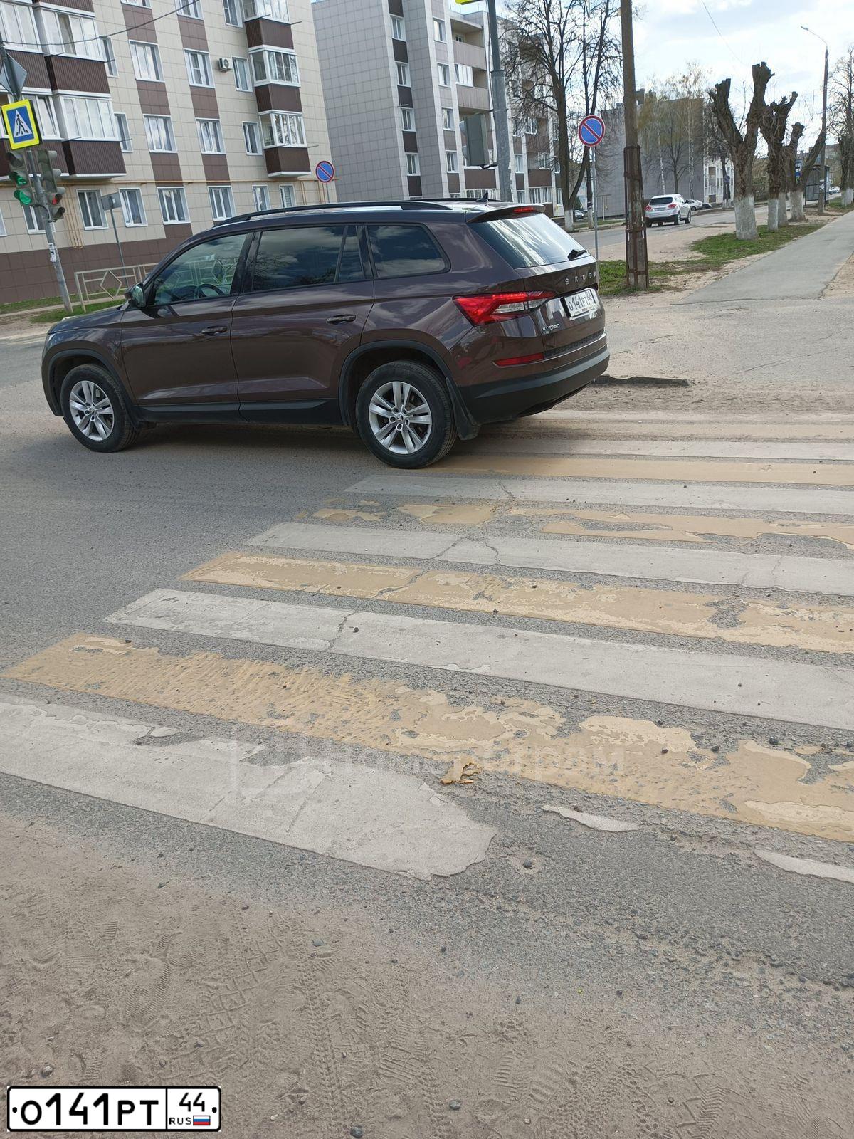 Фото автомобиля GAZ 3110 WOLGA, 2006 — госномер О141РТ44. Цвет: СЕРЫЙ