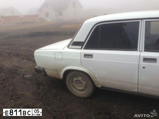 Фото автомобиля LADA 2107, 2006 — госномер Е811ВС05. Цвет: ЯРКО-БЕЛЫЙ