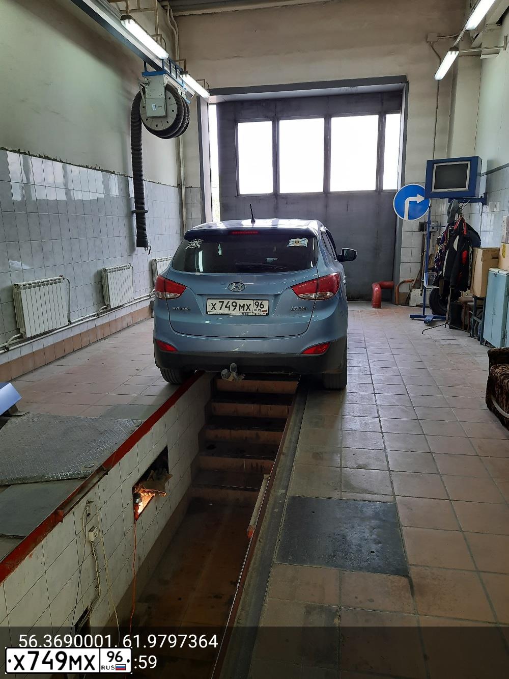 Фото автомобиля HYUNDAI IX35, 2012 — госномер Х749МХ96. Цвет: ГОЛУБОЙ