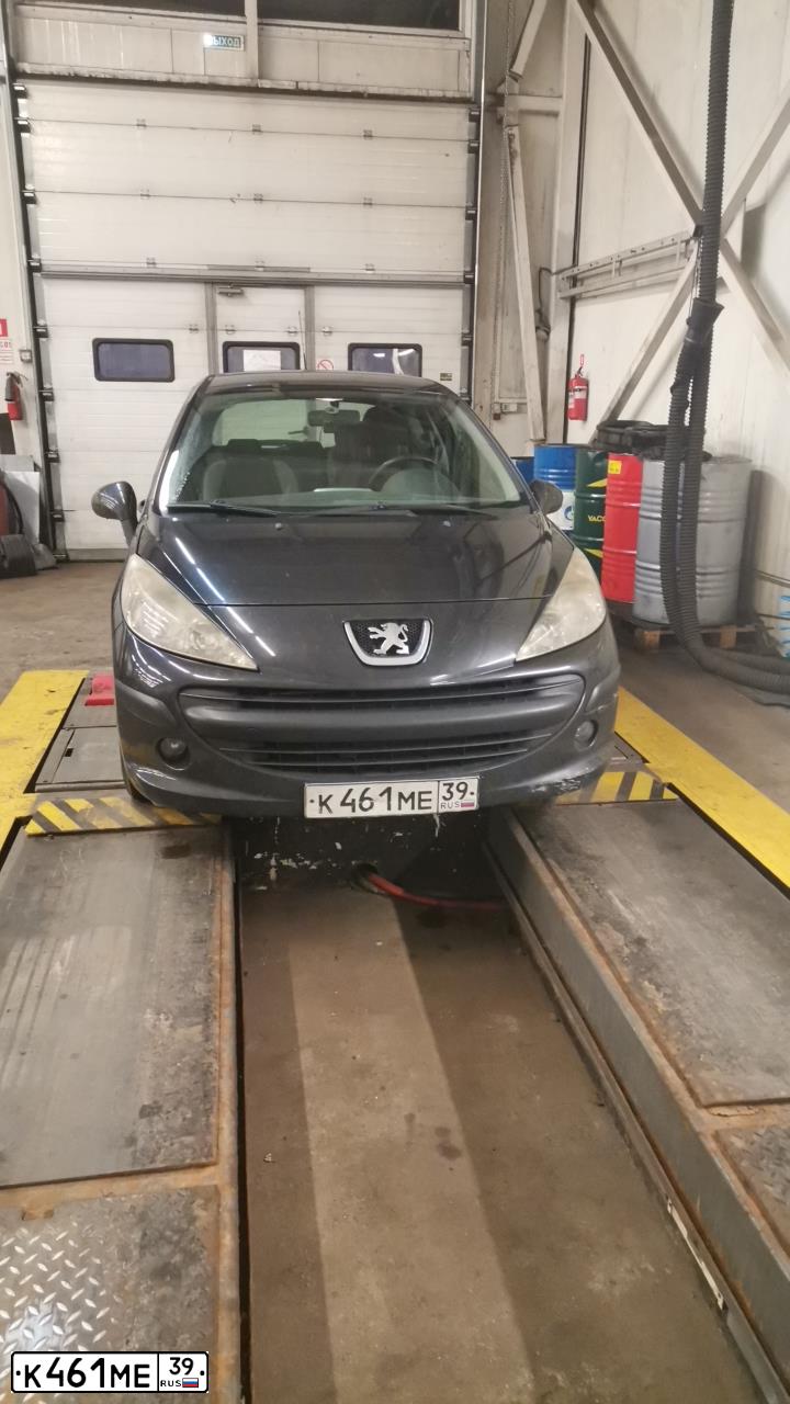 Фото автомобиля PEUGEOT 207, 2008 — госномер К461МЕ39. Цвет: ЧЕРНЫЙ