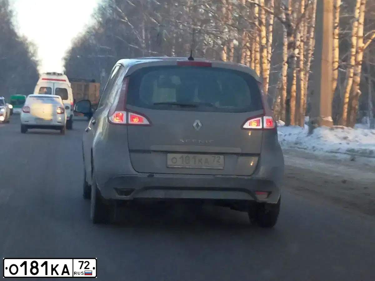 Фото автомобиля RENAULT MEGANE GRAND SCENIC, 2011 — госномер О181КА72. Цвет: ТЕМНО СЕРЫЙ