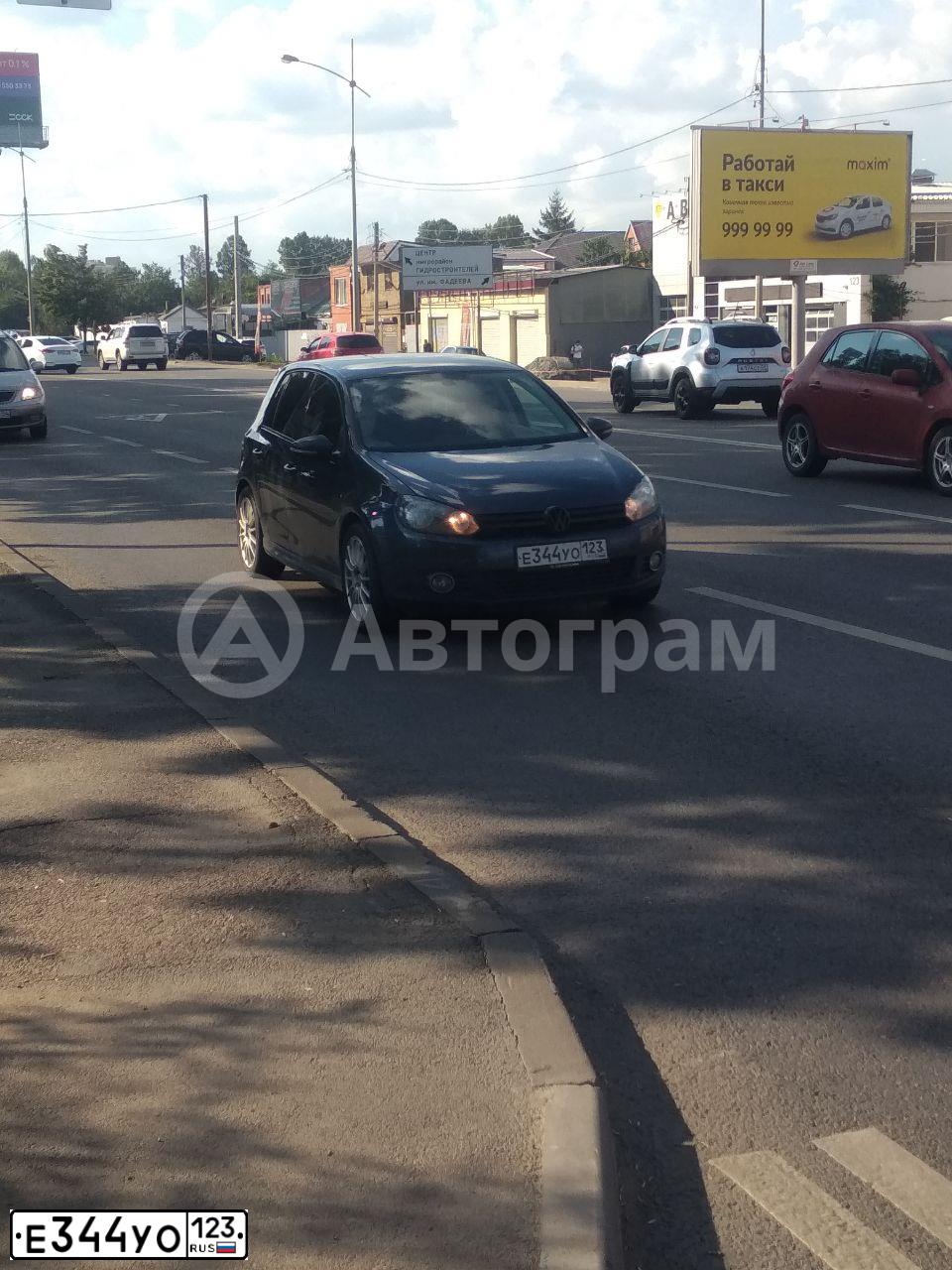 Фото автомобиля VOLKSWAGEN GOLF, 2011 — госномер Е344УО123. Цвет: Серо-Синий