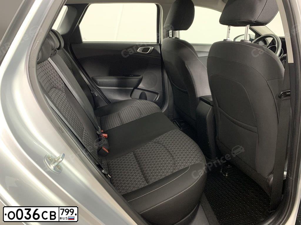 Фото автомобиля KIA CEE'D, 2019 — госномер О036СВ799. Цвет: Серебристый
