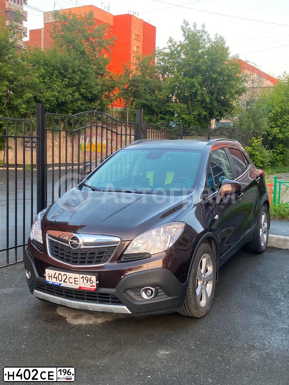 Фото автомобиля OPEL MOKKA, 2014 — госномер Н402СЕ196. Цвет: КОРИЧНЕВЫЙ