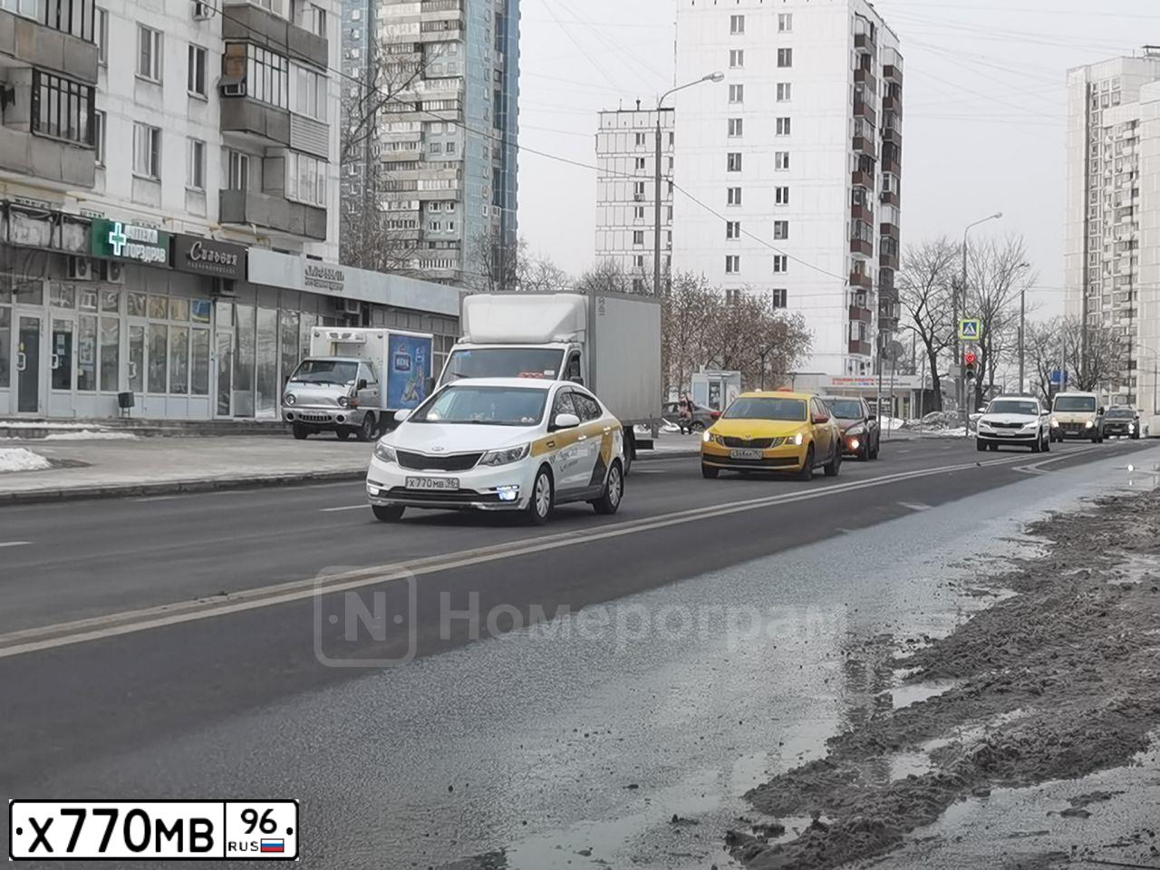 Фото автомобиля TOYOTA CAMRY, 2012 — госномер С007ХУ96. Цвет: ТЕМНО-СЕРЫЙ