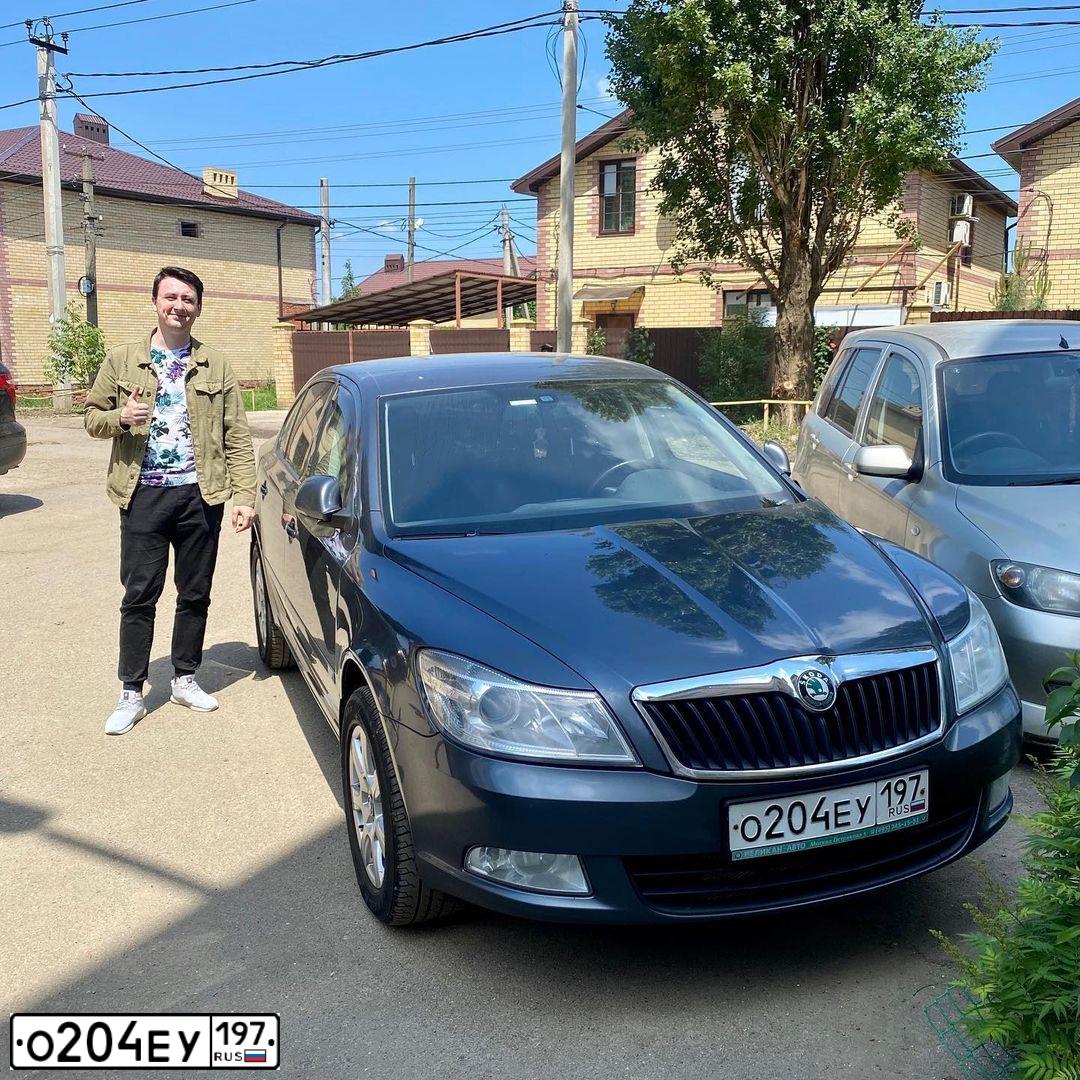 Фото автомобиля SKODA OCTAVIA, 2010 — госномер Р914ВВ193. Цвет: ТЕМНО-СЕРЫЙ