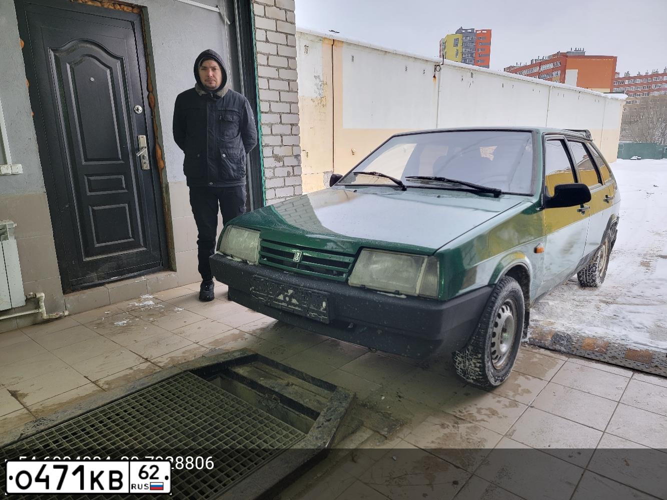 Фото автомобиля LADA 2109, 2000 — госномер Е597УА62. Цвет: СЕРЕБРИСТЫЙ ЯРКО-ЗЕЛЕНЫЙ