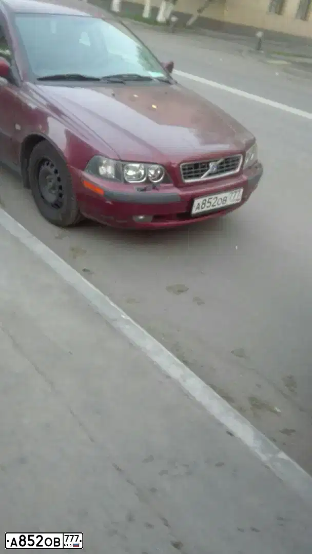 Фото автомобиля ВОЛЬВО S40, 2003 — госномер Р585АР550. Цвет: ТЕМНО - КРАСНЫЙ