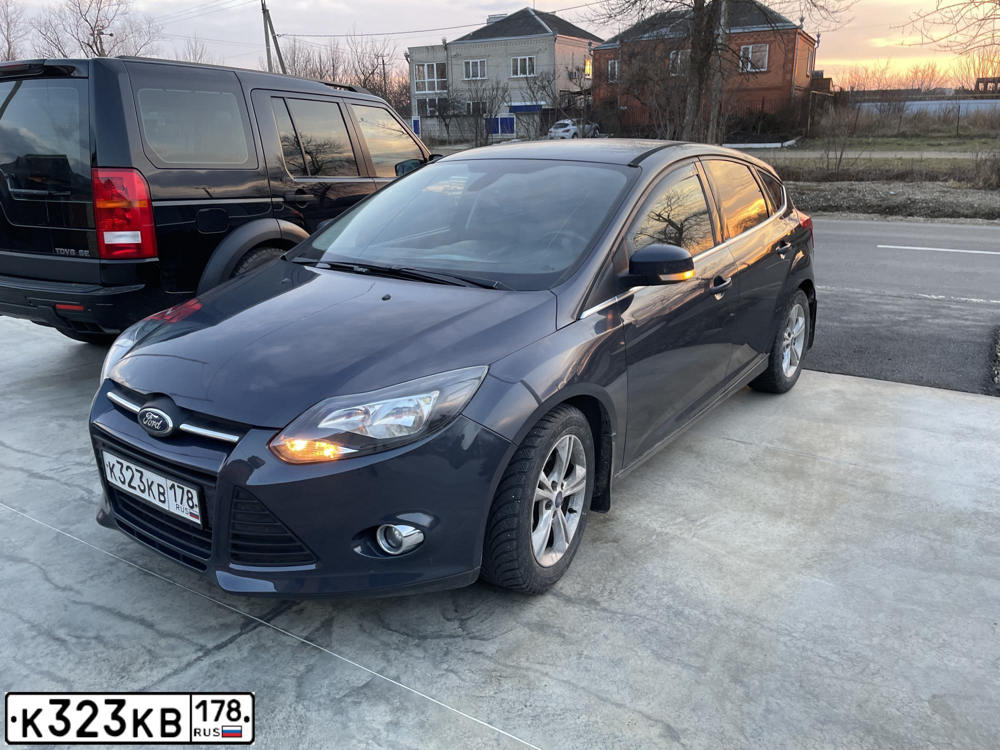 Фото автомобиля FORD D FOCUS, 2011 — госномер К323КВ178. Цвет: ТЕМНО-СЕРЫЙ