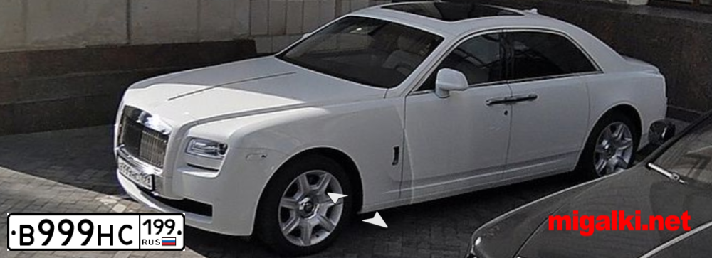Фото автомобиля ROLLS ROYCE ROLLS-ROYCE PHANTOM, 2011 — госномер А030СХ197. Цвет: ЧЕРНЫЙ