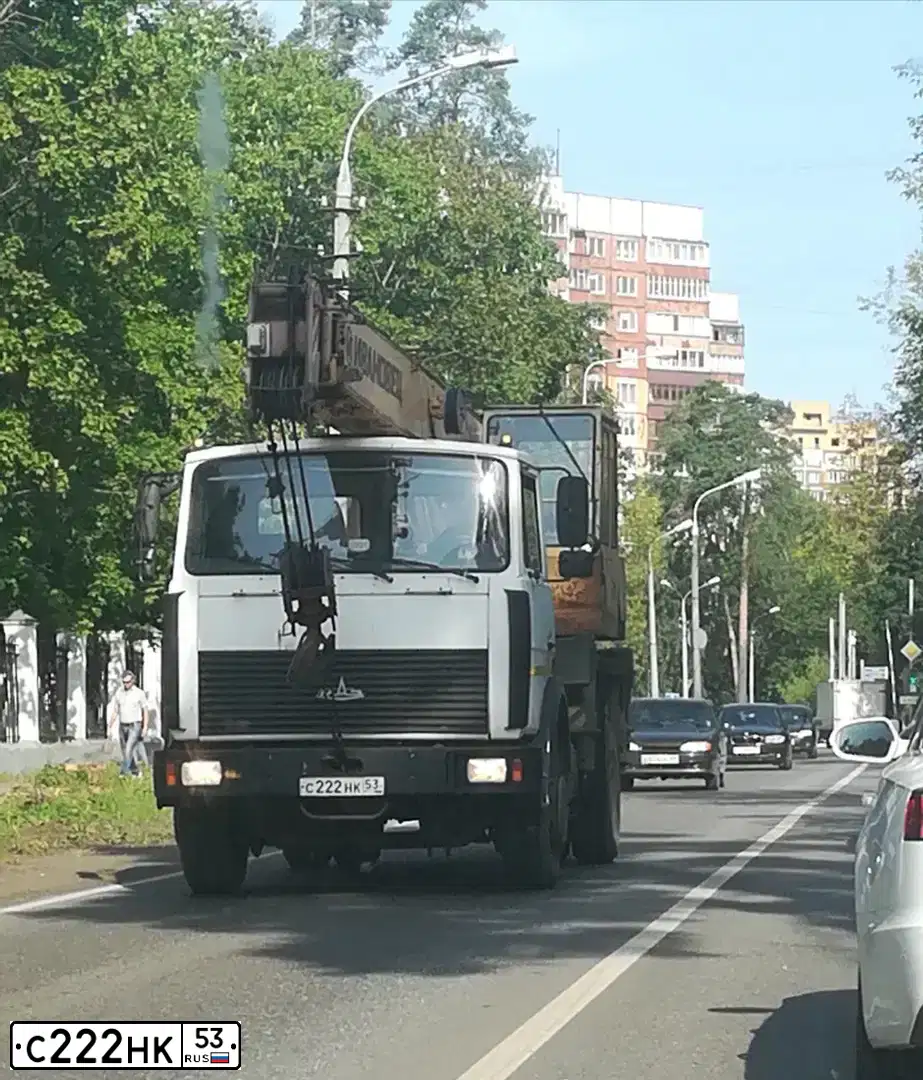 Фото автомобиля MAZ 5337 /4X2/, 2011 — госномер С222НК53. Цвет: Белый