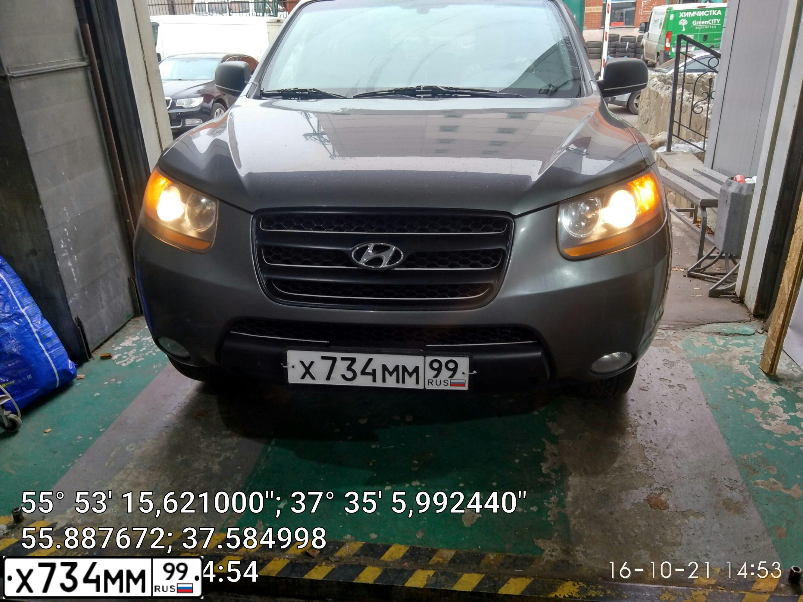 Фото автомобиля HYUNDAI SANTA FE, 2009 — госномер Х734ММ99. Цвет: СЕРЫЙ