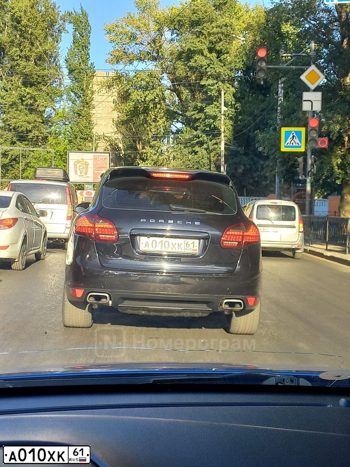 Фото автомобиля LADA 2110, 2004 — госномер А010ХК61. Цвет: МОЛОЧНО-БЕЛЫЙ СЕРЕБР