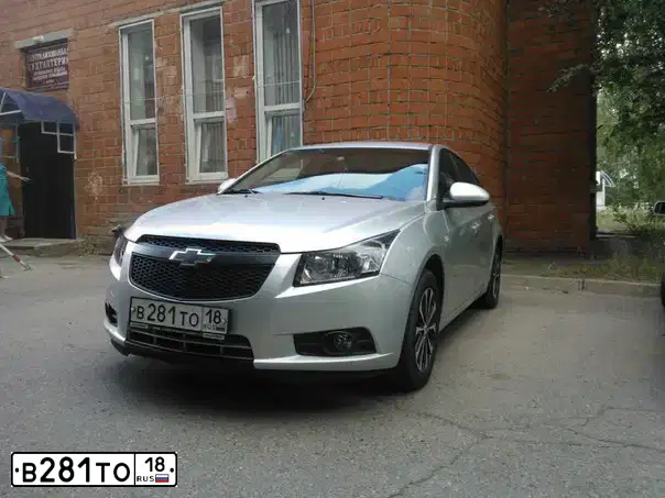 Фото автомобиля CHEVROLET CRUZE, 2012 — госномер В281ТО18. Цвет: СЕРЕБР.МЕТАЛЛИК
