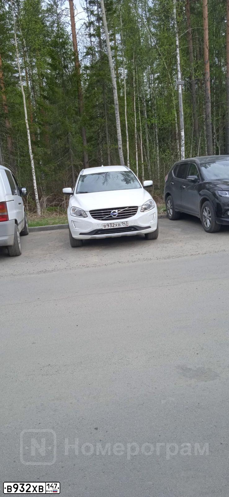 Фото автомобиля VOLVO XC60, 2016 — госномер В932ХВ147. Цвет: Белый