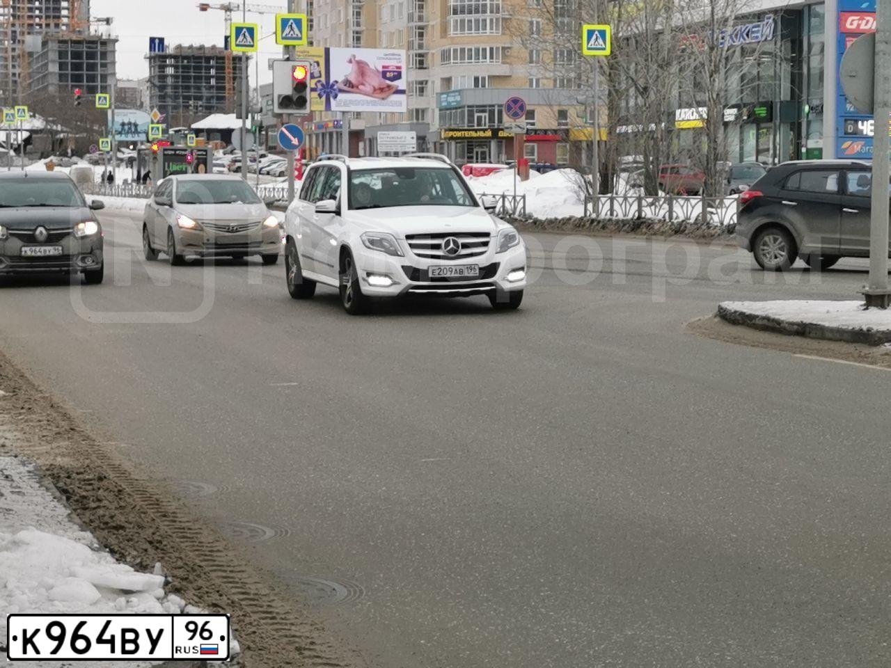 Фото автомобиля DAEWOO NEXIA, 2001 — госномер К964ВУ96. Цвет: СВЕТЛО-СЕРЫЙ