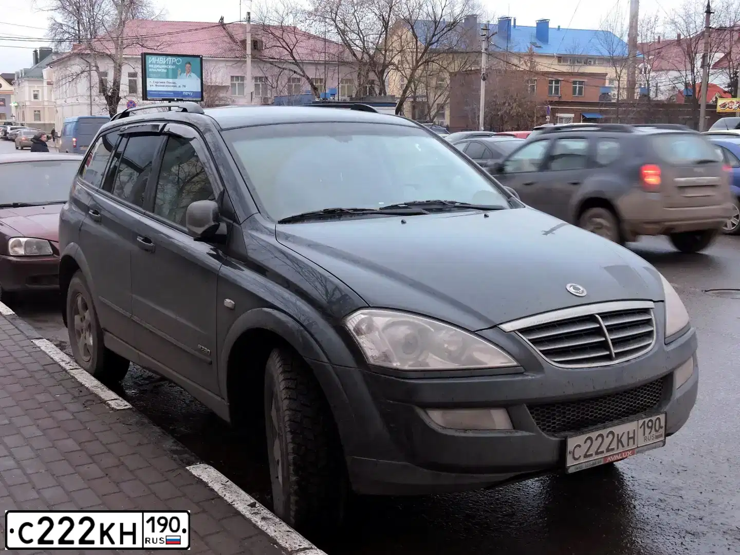 Фото автомобиля SSANGYONG KYRON, 2013 — госномер Н318УА77. Цвет: СЕРЫЙ ТЕМНЫЙ