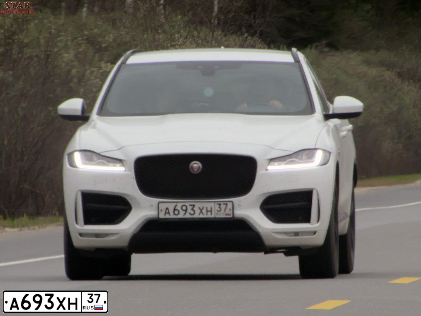 Фото автомобиля JAGUAR F-PACE, 2018 — госномер Т467РК152. Цвет: БЕЛЫЙ