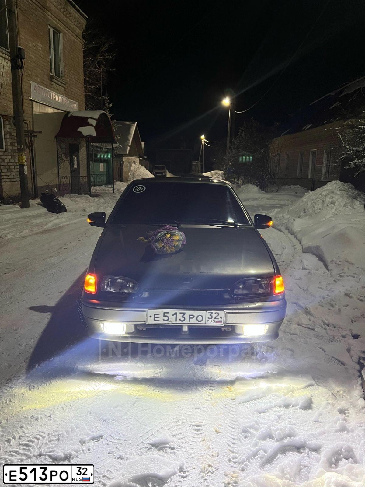 Фото автомобиля LADA 2115 SAMARA, 2000 — госномер Е513РО32. Цвет: Серебристый