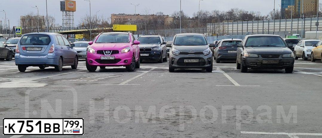 Фото автомобиля NISSAN QASHQAI, 2013 — госномер К751ВВ799. Цвет: РОЗОВЫЙ