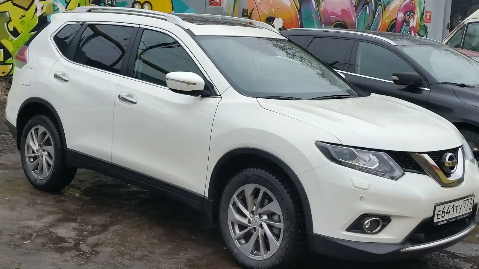 Фото автомобиля NISSAN X-TRAIL, 2016 — госномер Е641ТУ777. Цвет: БЕЛЫЙ