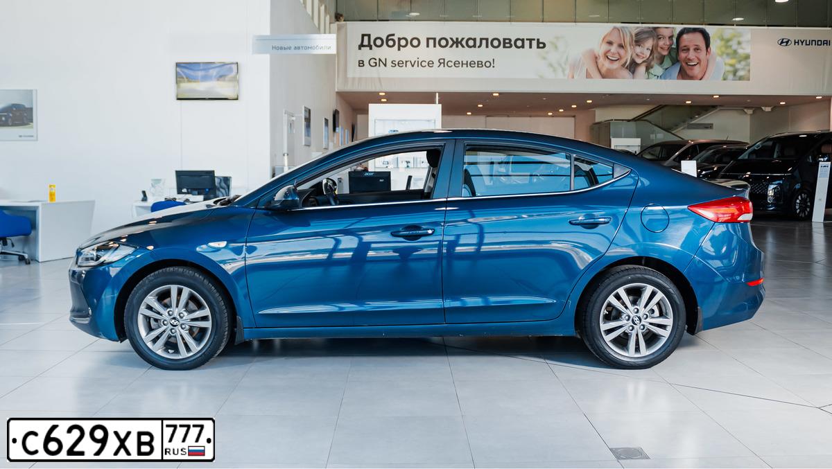 Фото автомобиля HYUNDAI ELANTRA, 2016 — госномер О410ВС977. Цвет: синий
