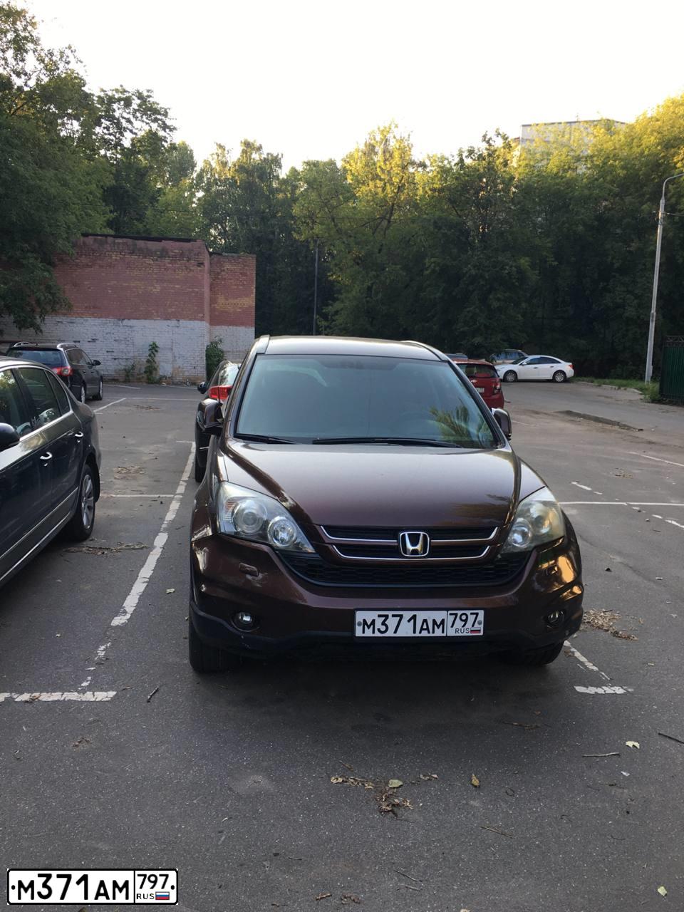 Фото автомобиля HONDA CR-V, 2012 — госномер М371АМ797. Цвет: Коричневый