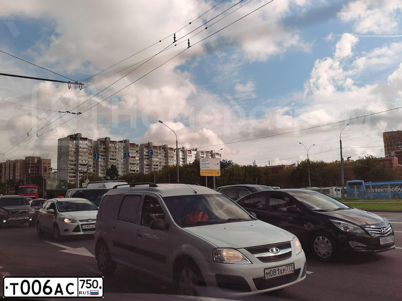 Фото автомобиля NISSAN TEANA, 2011 — госномер Е600КН138. Цвет: Серый