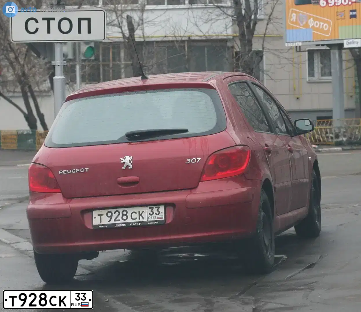 Фото автомобиля PEUGEOT 307, 2006 — госномер Т928СК33. Цвет: Красный
