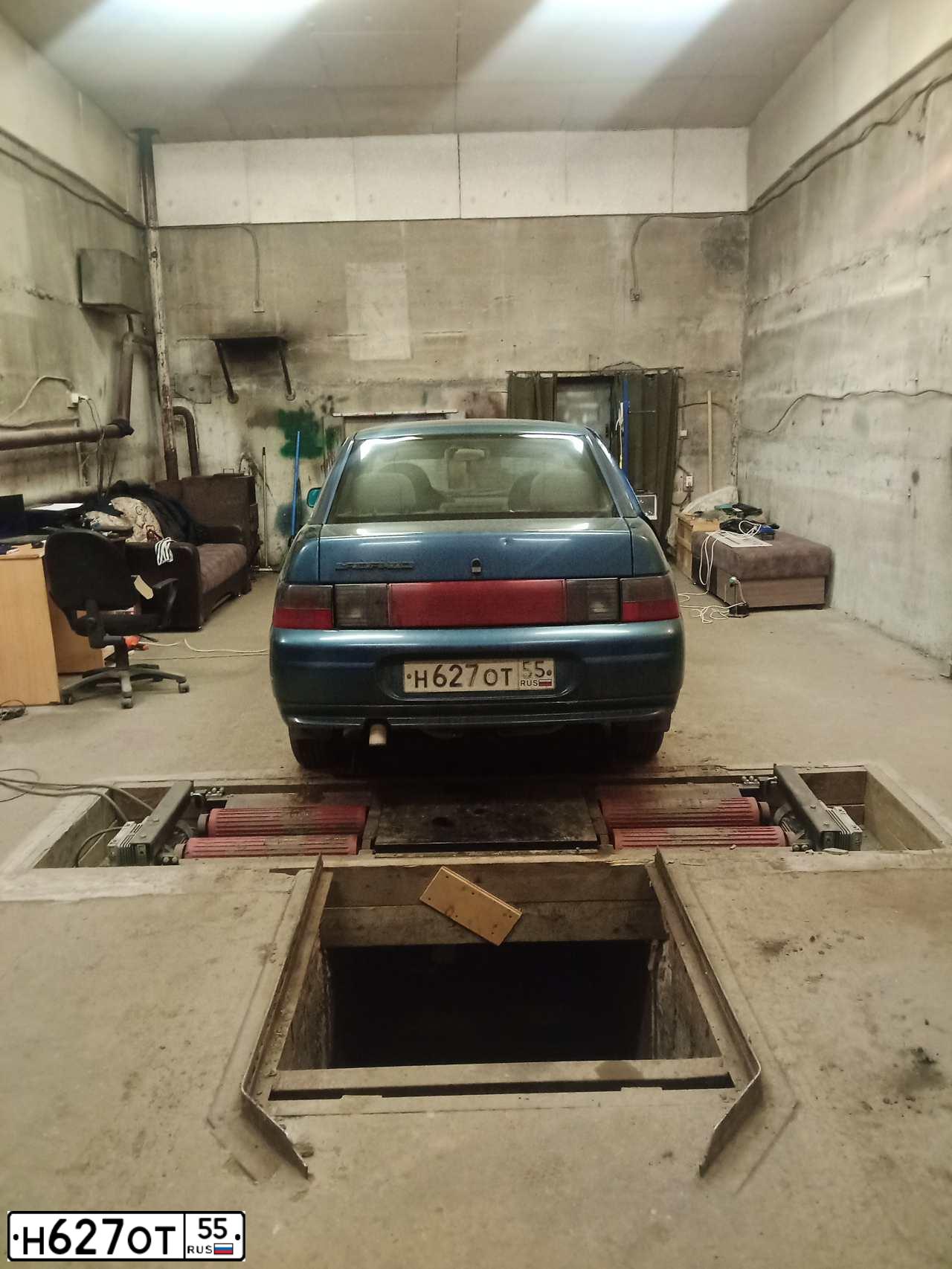 Фото автомобиля LADA 2110, 2004 — госномер Н627ОТ55. Цвет: СЕРЕБР-ТЕМНО-СИНИЙ