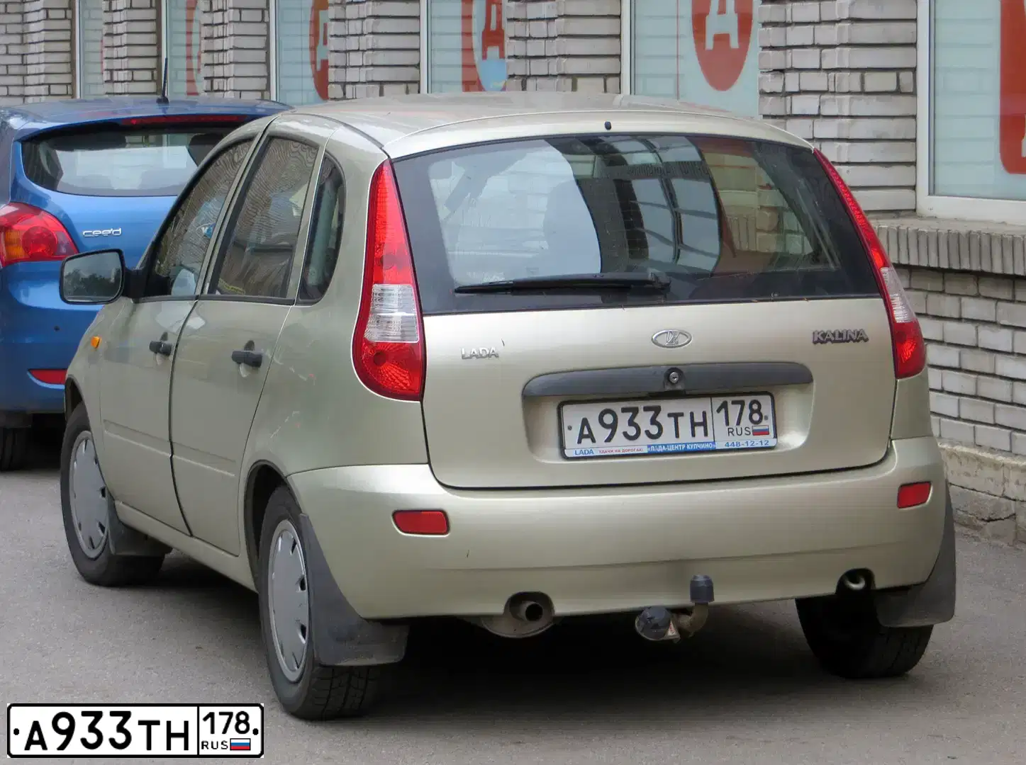 Фото автомобиля LADA 1119 KALINA, 2010 — госномер Е198МЕ147. Цвет: БЕЛО-ЖЕЛТЫЙ ПЕРЛАМУТРОВЫЙ