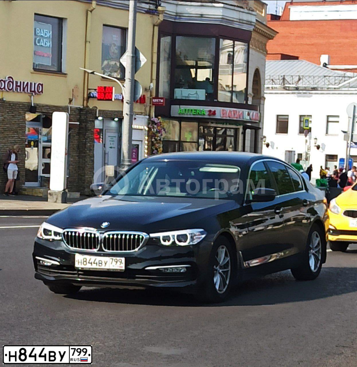 Фото автомобиля BMW SERIE 5, 2018 — госномер В972ВН977. Цвет: ЧЕРНЫЙ