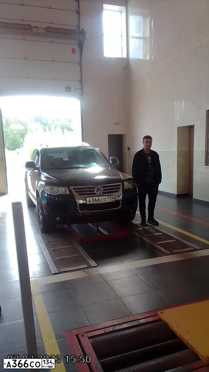 Фото автомобиля VOLKSWAGEN TOUAREG, 2007 — госномер У092ТР43. Цвет: ЧЕРНЫЙ