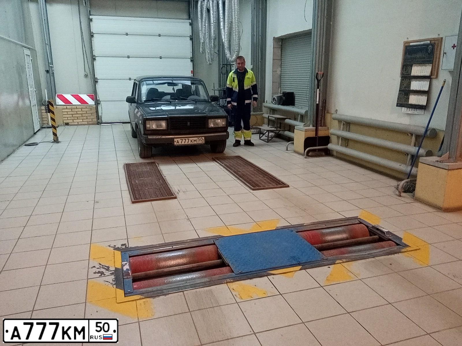 Фото автомобиля AUDI 100, 1992 — госномер А777КМ50. Цвет: ЧЕРНЫЙ