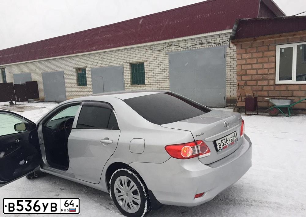Фото автомобиля TOYOTA COROLLA, 2011 — госномер В536УВ64. Цвет: Серебристый