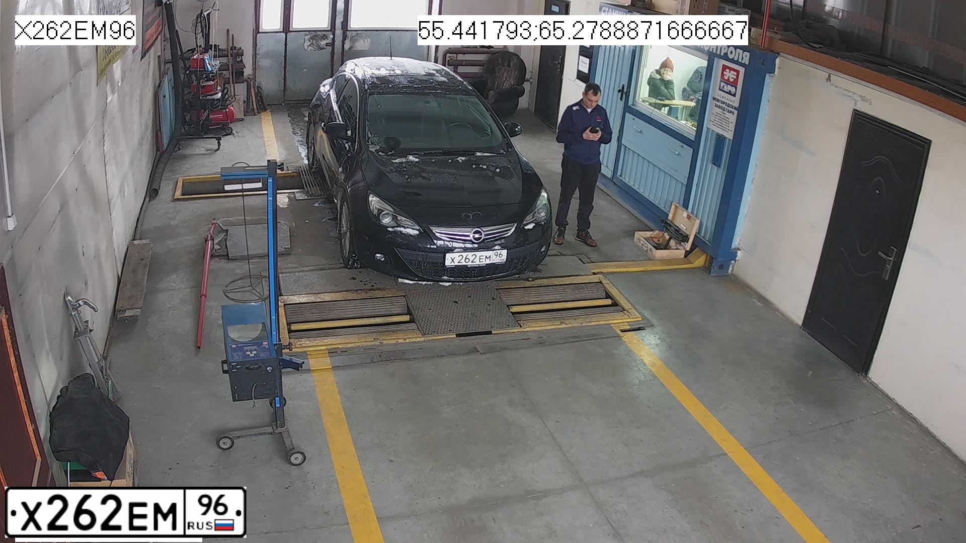 Фото автомобиля ОПЕЛЬ АСТРА GTC Р J SW, 2012 — госномер Х160ЕЕ196. Цвет: ЧЕРНЫЙ