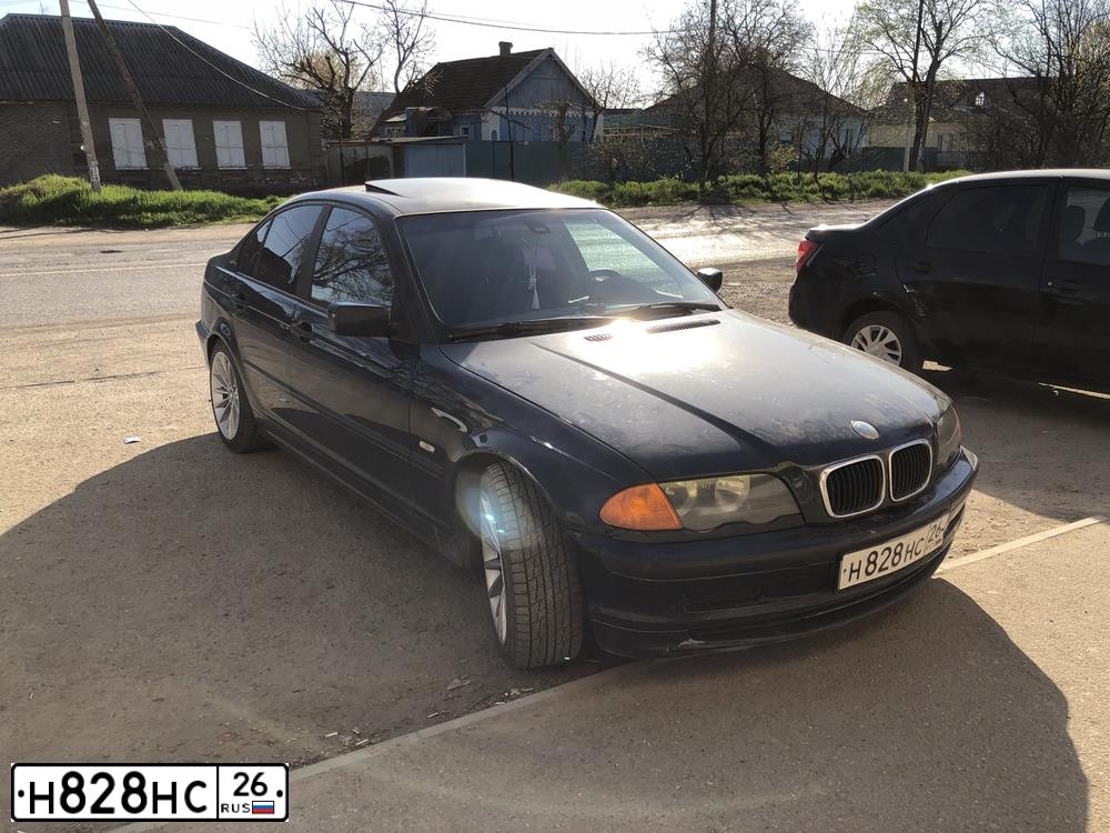 Фото автомобиля BMW SERIE 3, 2000 — госномер Н828НС26. Цвет: СИНИЙ